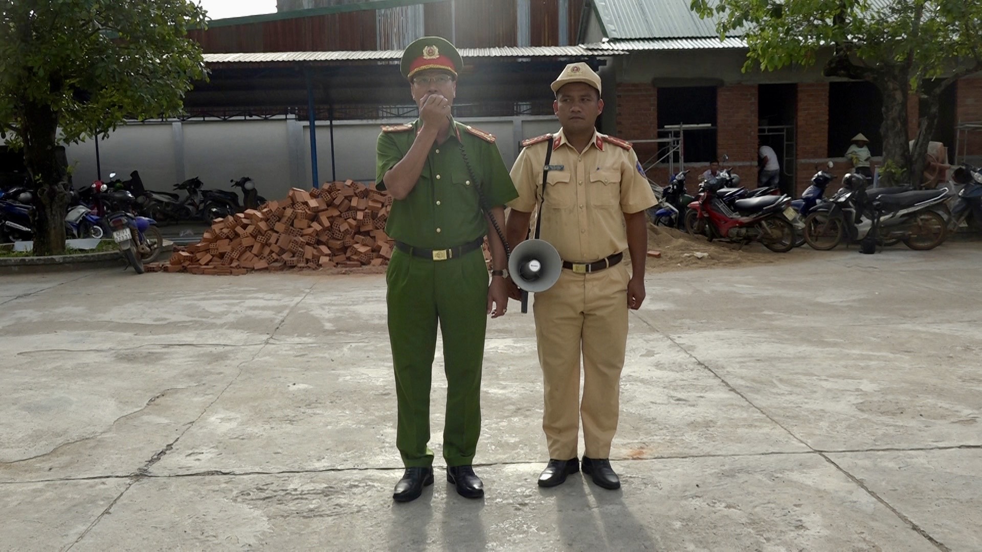 Thượng tá Lý Văn Kết quán triệt nội dung tại lễ ra quân